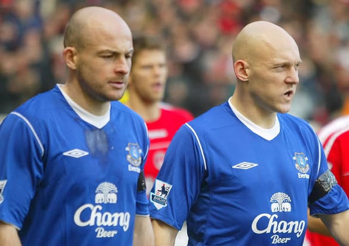 Carsley (trái) và Gravesen có ngoại hình và phong cách chơi khá tương đồng