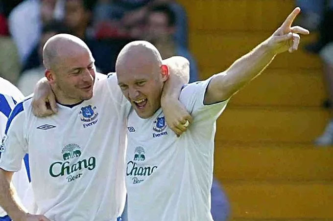 Theo HLV David Moyes thì Carsley (trái) điềm tĩnh và ổn định hơn nhiều so với Gravesen