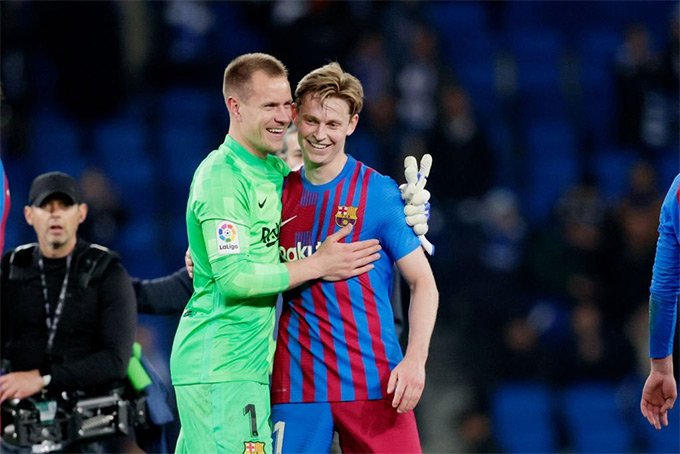 De Jong công khai ủng hộ Ter Stegen