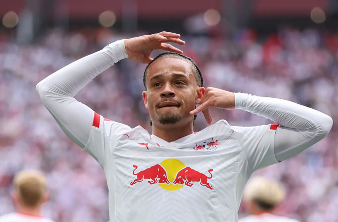 Chelsea đang theo đuổi Simons