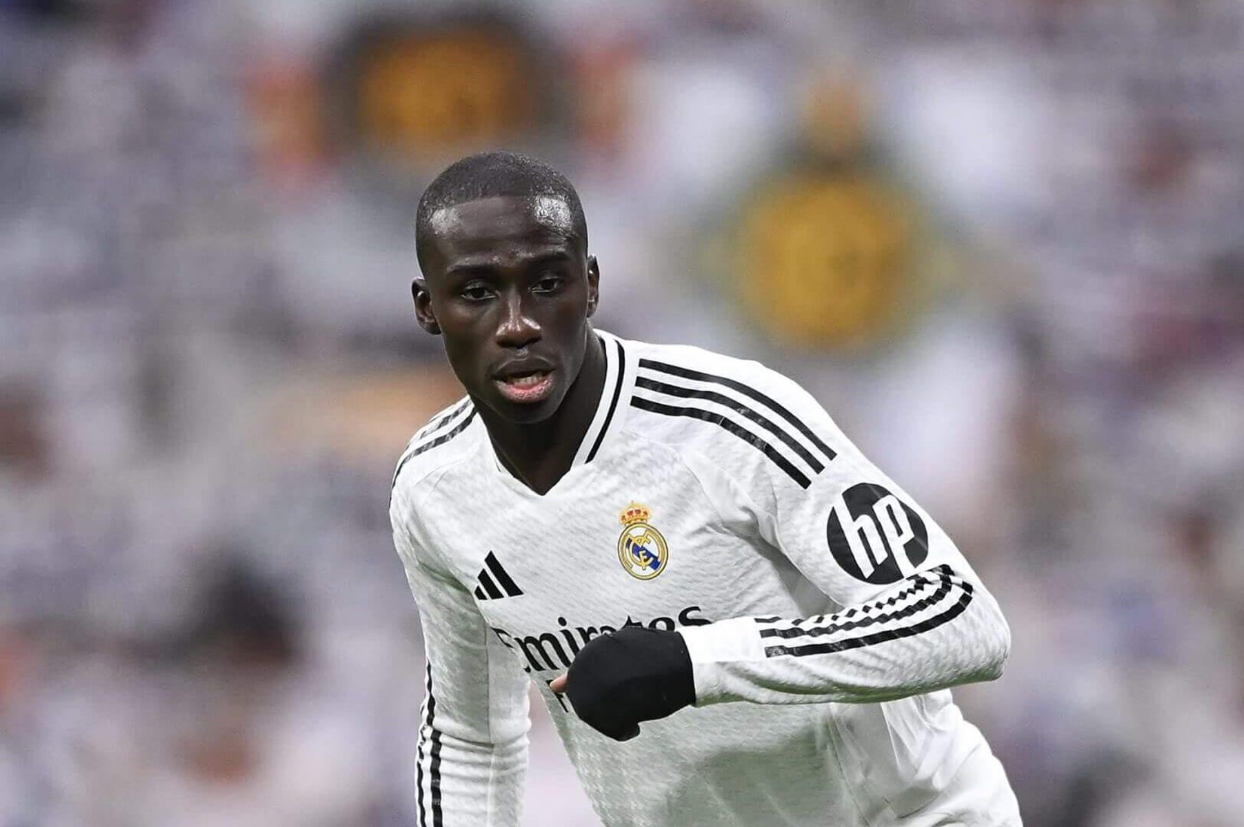 Ferland Mendy, người đã gia hạn hợp đồng 1 năm trước đến tháng 6/2027 và không nằm trong kế hoạch của Alonso