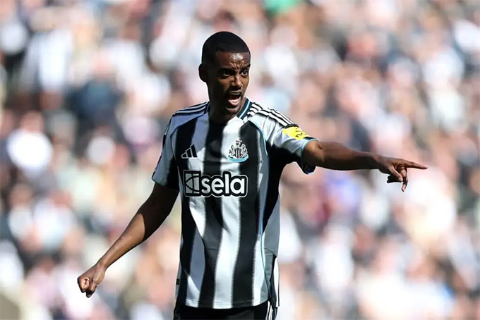 Isak đã trở lại Anh để tập luyện tại trung tâm đào tạo của Newcastle