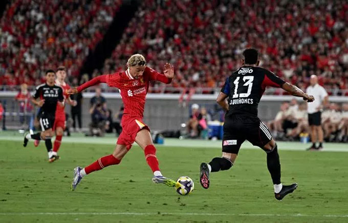Nếu Isak đến Anfield, Ekitike có thể trở thành phương án xoay tua