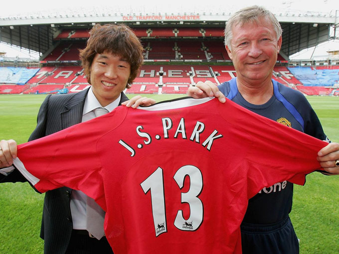 Park Ji-sung gây sốc khi gia nhập MU vào năm 2005