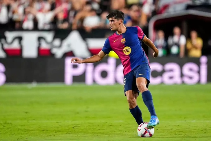 Hậu vệ trái Gerard Martin đã được HLV Hansi Flick của Barca thử nghiệm đá trung vệ