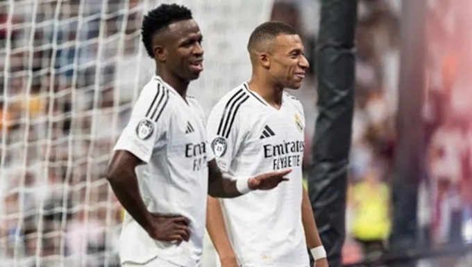 2 tiền đạo trùng vị trí như Vinicius Jr và Kylian Mbappe vẫn có thể đá cùng nhau trên sân, nhưng thủ môn chỉ có duy nhất 1 sự lựa chọn