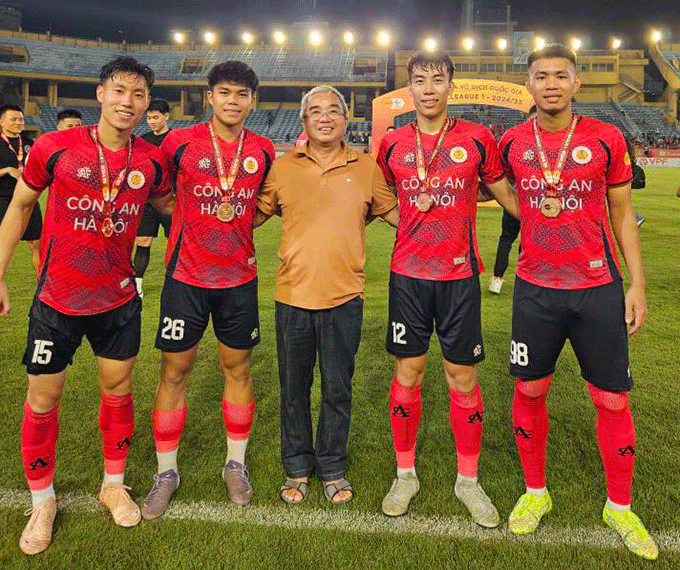 Chủ tịch Lê Vân là người có nhiều đóng góp trong thành tích lên hạng của đội CAND trước đây