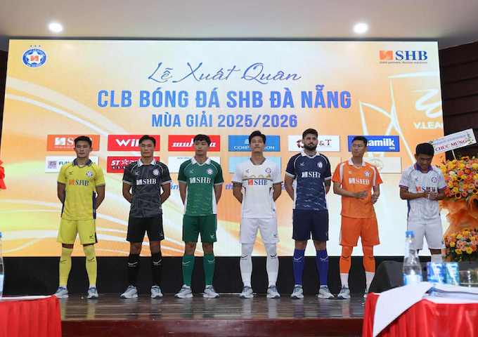 SHB Đà Nẵng giới thiệu màu áo thi đấu mới. Ảnh: Phi Hải 