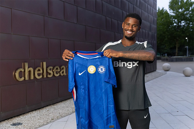 Jorrel Hato ra mắt Chelsea