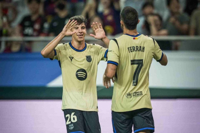 Hậu vệ trái 18 tuổi có đường kiến tạo để Ferran Torres ghi bàn trước FC Seoul.