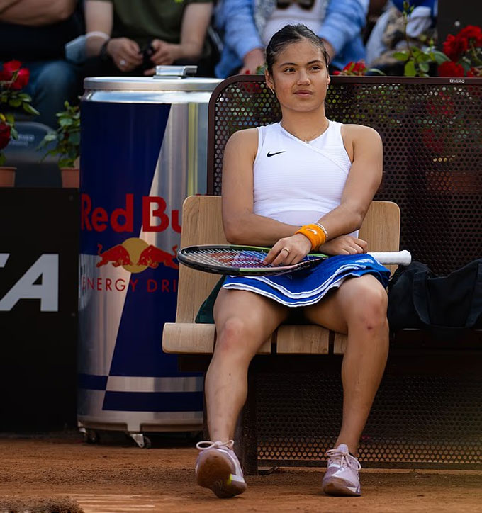 Emma Raducanu được ví von là “Sharapova nước Anh”