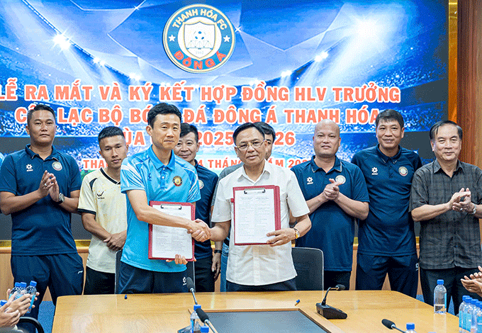Bầu Đoan chơi lớn khi ký hợp đồng với Choi Won Kwon