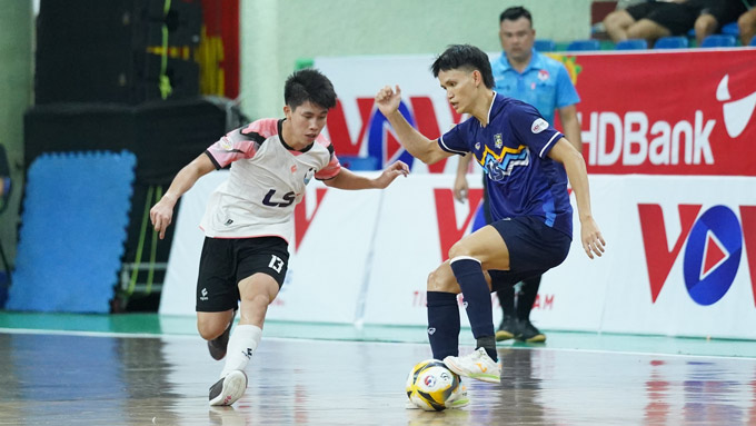 Hà Nội FC (áo trắng) đã có một trận đấu rất hay trước Thái Sơn Nam