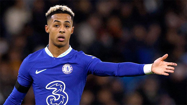 Hutchinson từng có thời gian thi đấu cho Chelsea