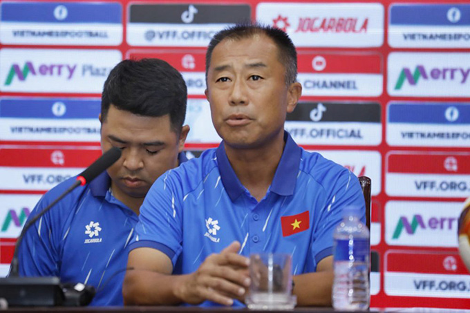 HLV Okiyama Masahiko của U20 nữ Việt Nam tự tin trước vòng loại - Ảnh: VFF 