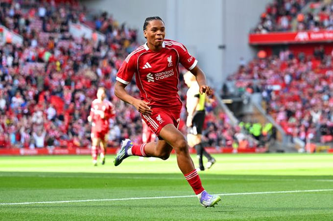 Ngumoha là viên ngọc quý của Liverpool