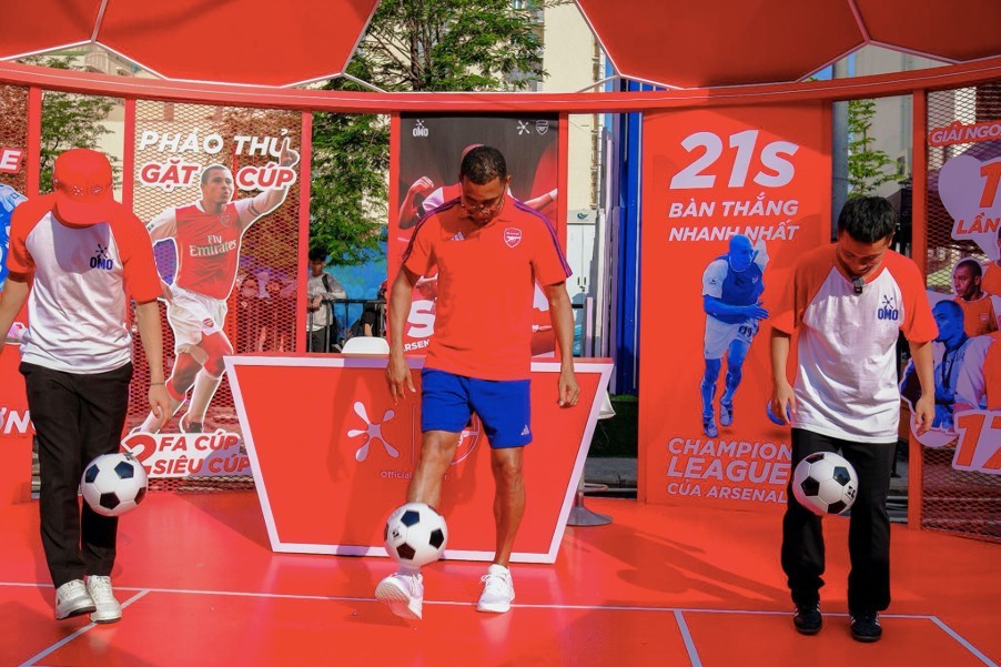 Gilberto Silva cùng Tiến Linh và Đỗ Kim Phúc tham gia thử thách tâng bóng