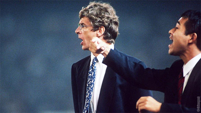 Arsene Wenger lúc làm việc tại Nagoya Grampus, Nhật Bản