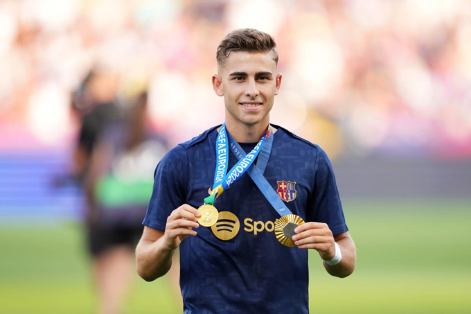 Lopez được MU theo sát