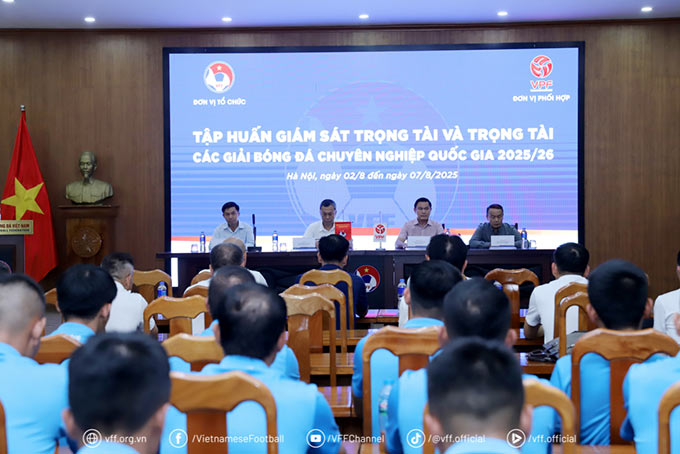 Bế mạc Chương trình tập huấn giám sát, trọng tài các giải bóng đá chuyên nghiệp quốc gia 2025/26.