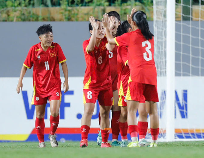 U20 nữ Việt Nam thắng tưng bừng U20 nữ Singapore - Ảnh: Tuấn Cường