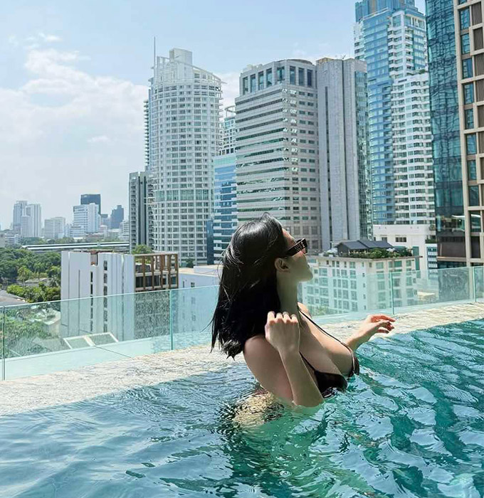 Hot girl sinh năm 1990 sở hữu vóc dáng nóng bỏng dù đã trải qua 1 lần sinh con 