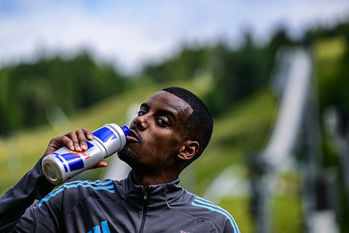 Căng thẳng leo thang giữa Newcastle và Isak