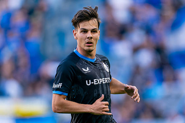 Jashari sẽ tới Milan kí hợp đồng
