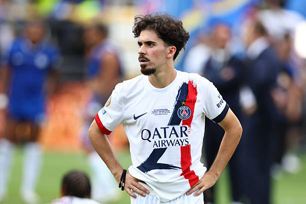 PSG còn lâu mới bán Vitinha