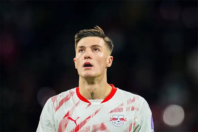 Benjamin Sesko nên đến MU hay Newcastle?