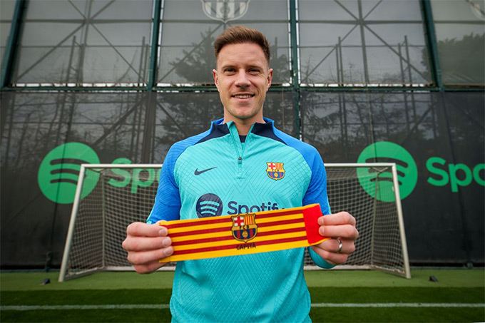 Ter Stegen bị tước băng đội trưởng tại Barca
