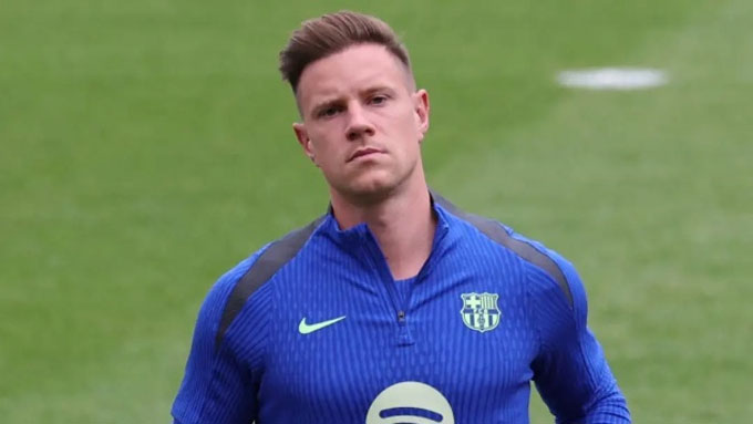 "Bò tót" Ter Stegen húc mọi đối thủ
