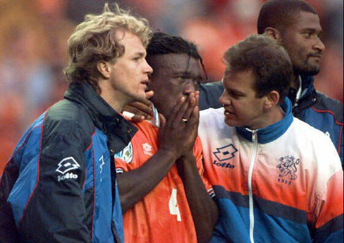 Hà Lan gục ngã ở tứ kết EURO 1996 với Seedorf là người duy nhất đá hỏng ở loạt luân lưu