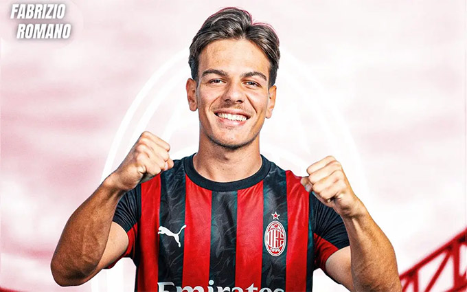 Milan chính thức có tân binh tiếp theo ở hàng tiền vệ