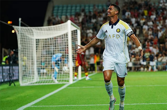 Ronaldo tỏa sáng với một cú hat-trick