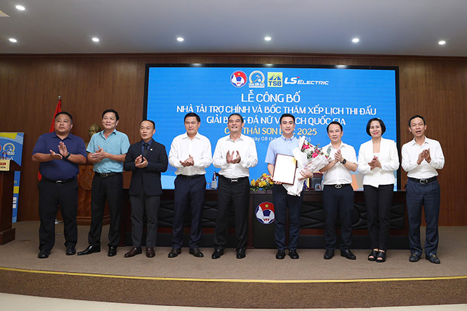Đây là năm thứ 14 liên tiếp, giải bóng đá nữ vô địch quốc gia nhận được sự đồng hành của Công ty TNHH Thương mại Thiết bị điện Thái Sơn Bắc - Ảnh: Đức Cường