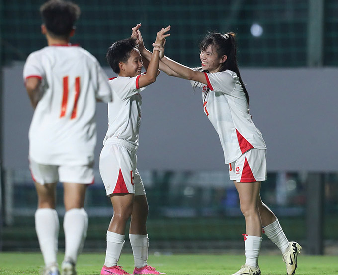 U20 nữ Việt Nam tận dụng tốt các cơ hội trước hàng thủ Hong Kong (TQ) - Ảnh: Minh Tuấn 