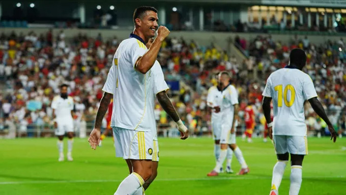 Rio Ave không thể cản Ronaldo