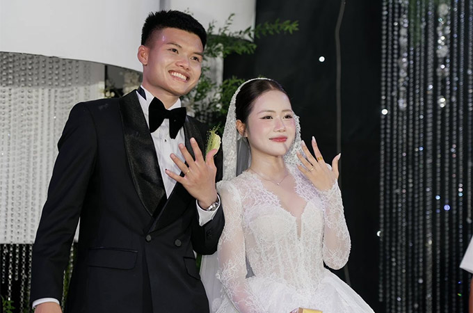 Tiền đạo Văn Tùng tổ chức lễ cưới với bạn gái lâu năm Vũ Hoàng Yến 