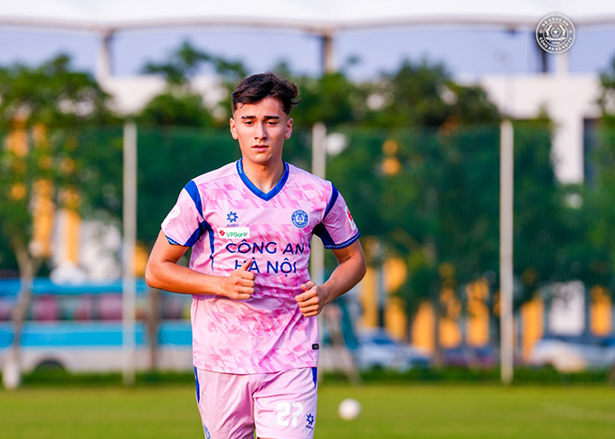 Brandon Ly được trao cơ hội - Ảnh: Công an Hà Nội FC 