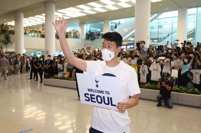 Son chào mừng các đồng đội tới Seoul