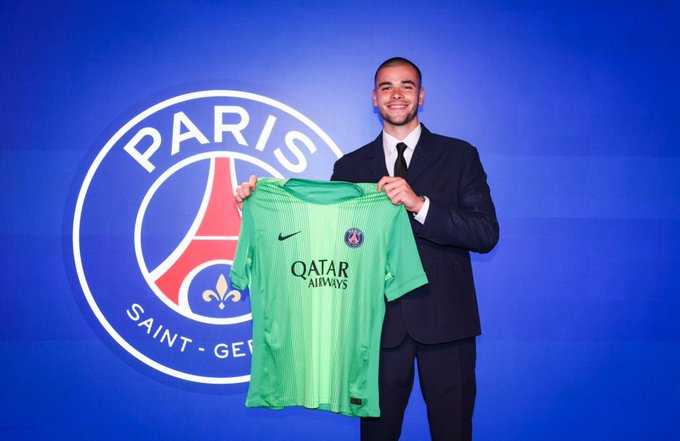 PSG công bố tân binh Chevalier