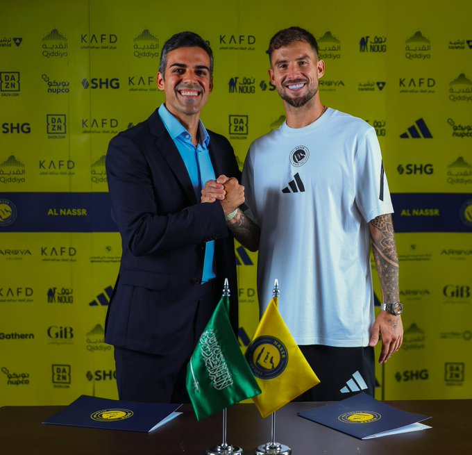 Inigo Martinez ra mắt Al Nassr