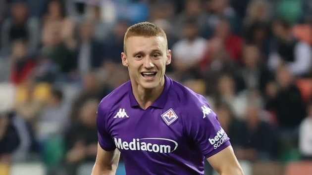 Comuzzo đang được MU theo sát