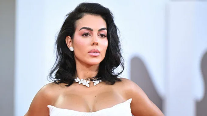 Georgina Rodriguez ra mắt Bellhatria