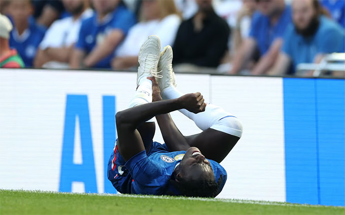 Chalobah gặp vấn đề về sức khỏe ở trận thắng AC Milan