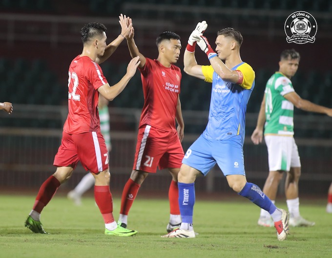 Tiến Linh và Lê Giang mừng bàn thắng. Ảnh: FBNV 