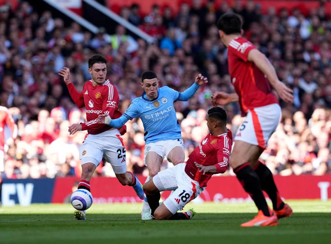 Cả Ugarte và Casemiro đều có vấn đề riêng