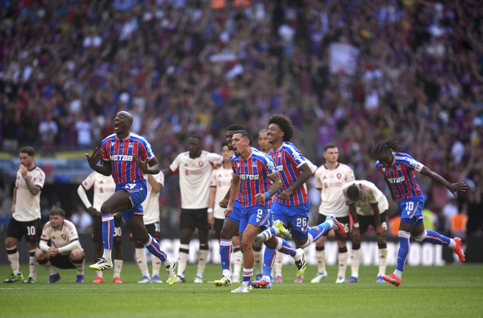 Liverpool vẫn đầy bất ổn sau trận thua Palace