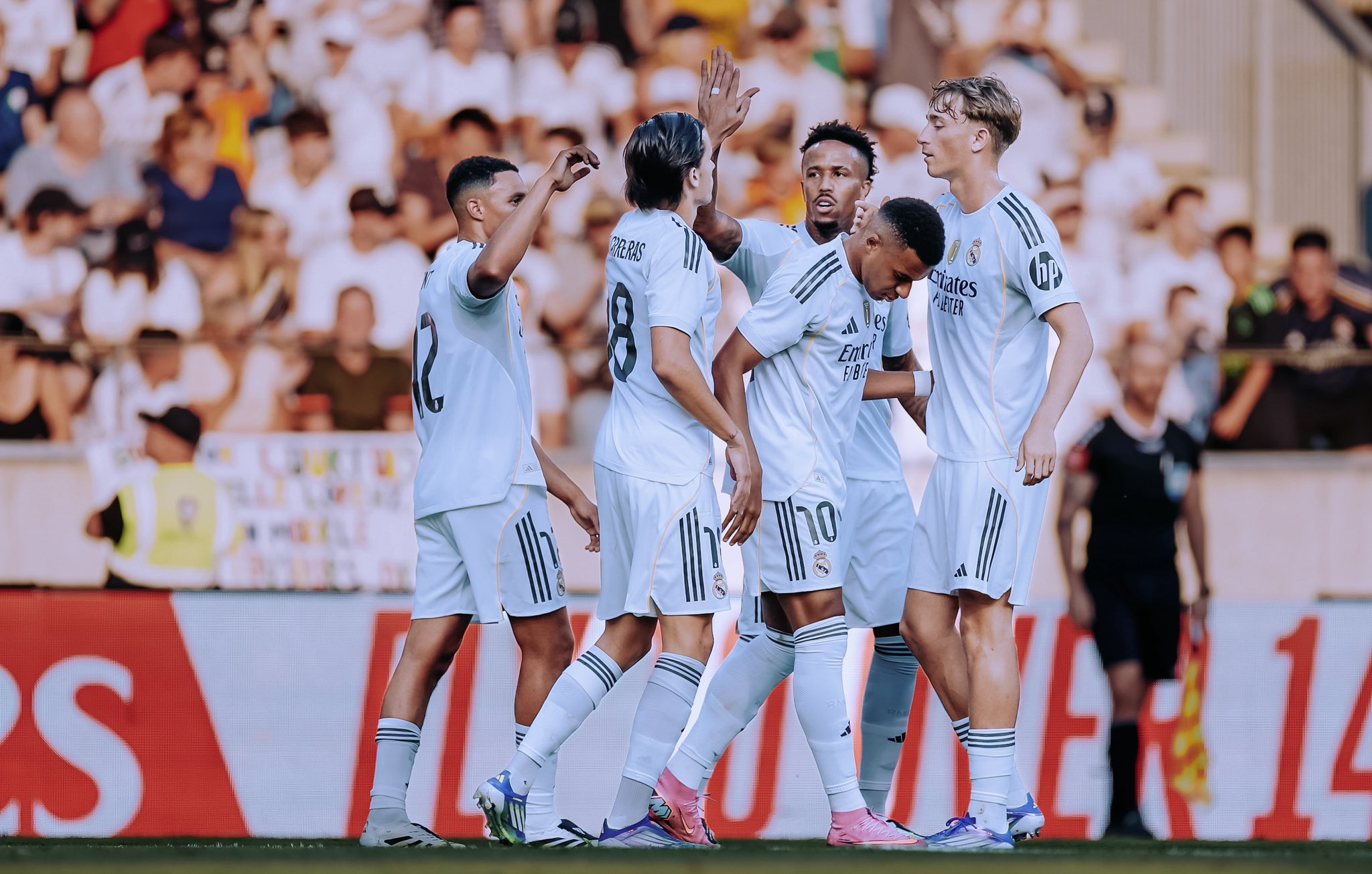 Niềm vui thắng trận của dàn sao Real Madrid